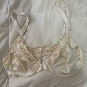 34B Vintage Lace Underwire Maidenform Bra